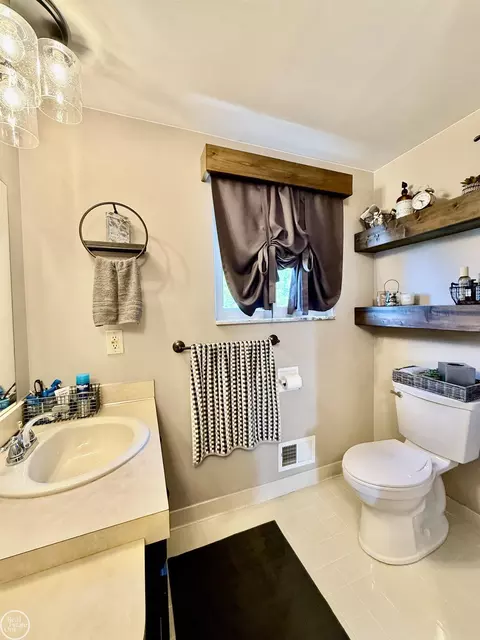 Bath - 47043 Sanborn, Macomb, MI 48044 photo 3 of 4