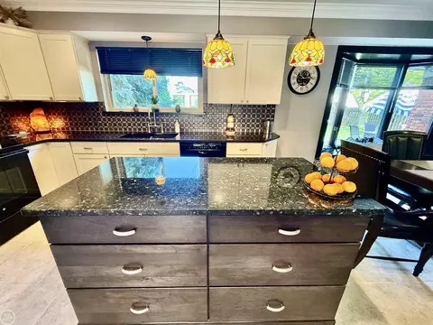 Kitchen - 47043 Sanborn, Macomb, MI 48044 photo 7 of 11