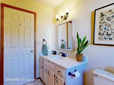 Bath - 217 Dutch Ml, Flushing, MI 48433 photo 4 of 4
