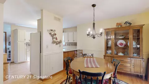 Dining - 217 Dutch Ml, Flushing, MI 48433 photo 5 of 5