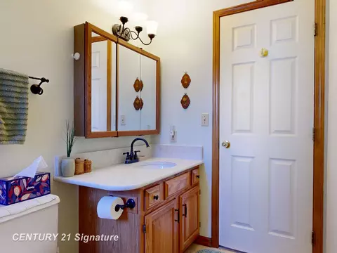 Bath - 217 Dutch Ml, Flushing, MI 48433 photo 2 of 4