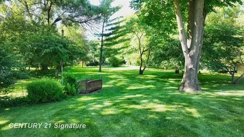 Exterior - 217 Dutch Ml, Flushing, MI 48433 photo 22 of 25
