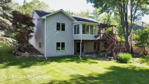Exterior - 217 Dutch Ml, Flushing, MI 48433 photo 13 of 25
