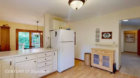 Kitchen - 217 Dutch Ml, Flushing, MI 48433 photo 3 of 4