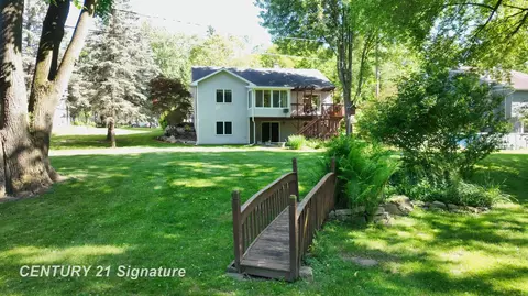 Exterior - 217 Dutch Ml, Flushing, MI 48433 photo 15 of 25