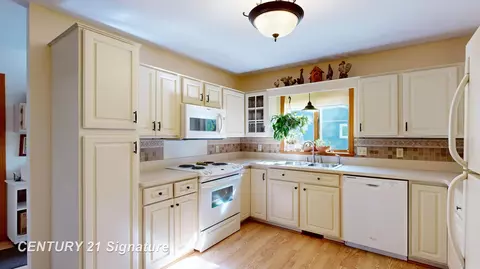 Kitchen - 217 Dutch Ml, Flushing, MI 48433 photo 1 of 4