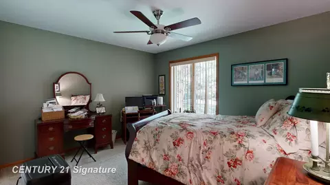 Bedroom - 217 Dutch Ml, Flushing, MI 48433 photo 3 of 3