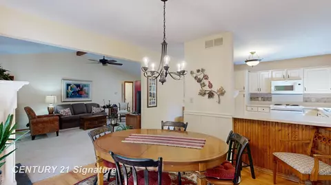 Dining - 217 Dutch Ml, Flushing, MI 48433 photo 3 of 5