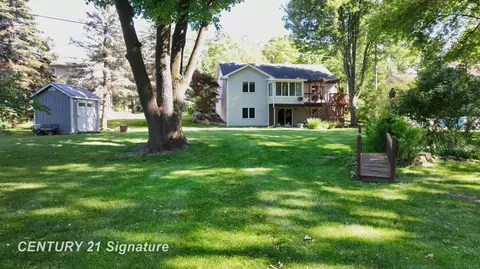 Exterior - 217 Dutch Ml, Flushing, MI 48433 photo 3 of 25