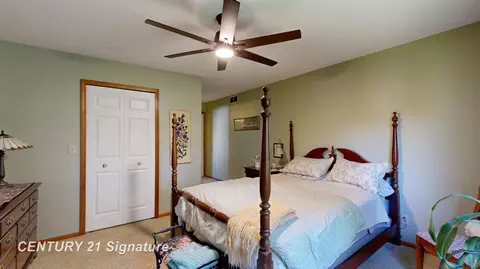 Bedroom - 217 Dutch Ml, Flushing, MI 48433 photo 2 of 3