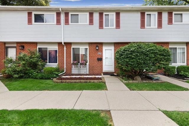 27932 Eastwick Sq, Roseville, MI 48066
