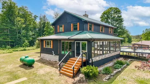 8511 Hyland, Manistique, MI 49854