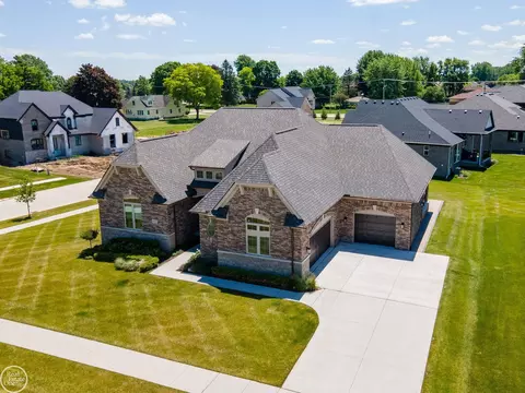 16818 Glenhurst, Macomb, MI 48044