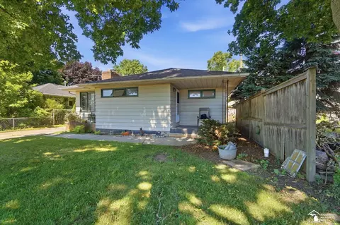 904 Custer, Monroe, MI 48161 photo 2