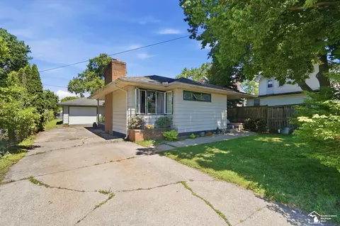 904 Custer, Monroe, MI 48161 photo 3