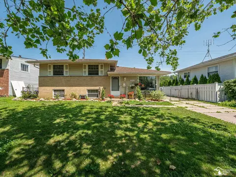 22452 Candace, Rockwood, MI 48173
