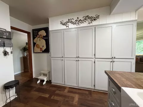 Kitchen - 205 Seilo, Ishpeming, MI 49849 photo 2 of 11