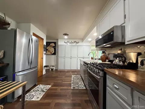 Kitchen - 205 Seilo, Ishpeming, MI 49849 photo 9 of 11