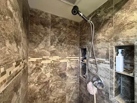 Bath - 205 Seilo, Ishpeming, MI 49849 photo 3 of 7