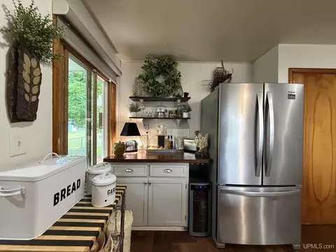 Kitchen - 205 Seilo, Ishpeming, MI 49849 photo 10 of 11