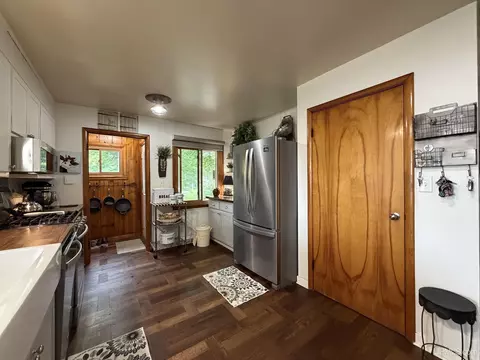 Kitchen - 205 Seilo, Ishpeming, MI 49849 photo 5 of 11
