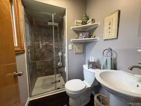 Bath - 205 Seilo, Ishpeming, MI 49849 photo 1 of 7