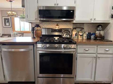 Kitchen - 205 Seilo, Ishpeming, MI 49849 photo 8 of 11