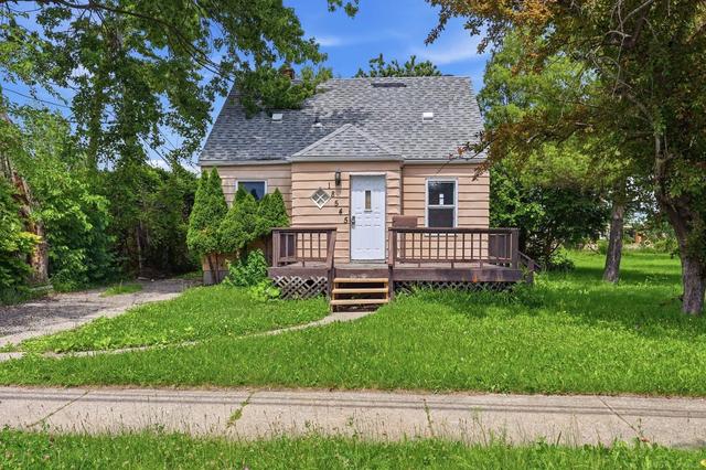 18545 Huntington, Harper Woods, MI 48225