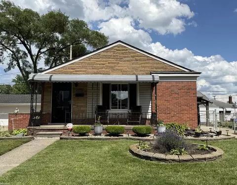 28460 Hollywood, Roseville, MI 48066