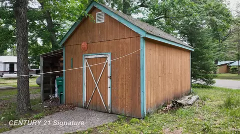 Exterior - 751 E Long Lk, Harrison, MI 48625 photo 3 of 9