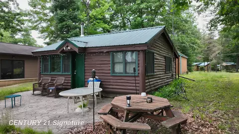 Exterior - 751 E Long Lk, Harrison, MI 48625 photo 5 of 9