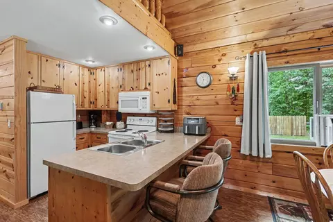 Kitchen - 259 Hatchery, Farwell, MI 48622 photo 1 of 3