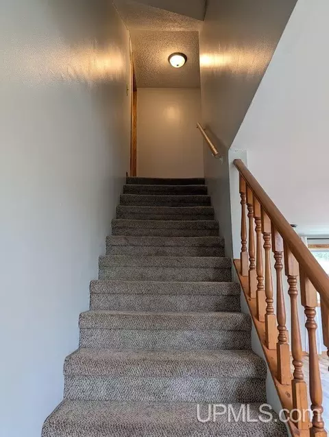 Entry Way - 606 Mcclellan, Rockland, MI 49960 photo 2 of 2