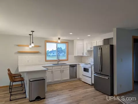Kitchen - 606 Mcclellan, Rockland, MI 49960 photo 1 of 2