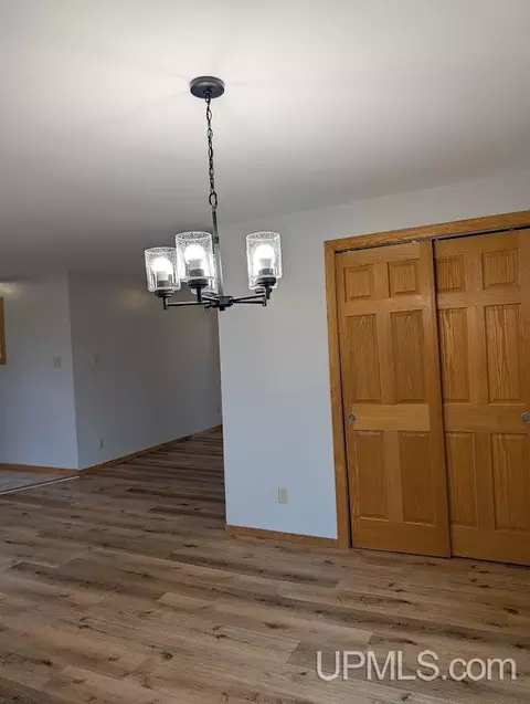Dining - 606 Mcclellan, Rockland, MI 49960 photo 1 of 1