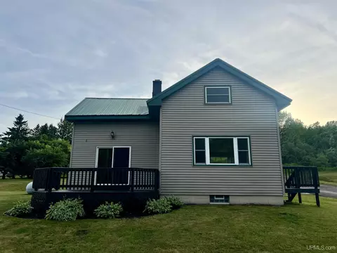 Exterior - 606 Mcclellan, Rockland, MI 49960 photo 2 of 4