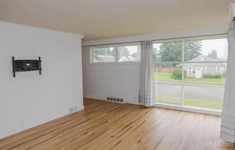 802 Palms, Ishpeming, MI 49849 photo 8