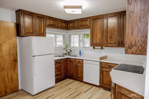 802 Palms, Ishpeming, MI 49849 photo 14