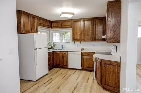 802 Palms, Ishpeming, MI 49849 photo 16