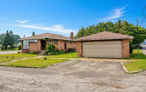 802 Palms, Ishpeming, MI 49849 photo 2