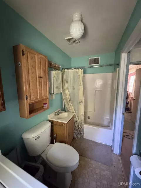 Bath - 175 County Rd Pdj, Ishpeming, MI 49849 photo 1 of 2