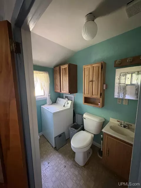 Bath - 175 County Rd Pdj, Ishpeming, MI 49849 photo 2 of 2
