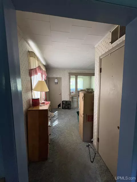 Entry Way - 175 County Rd Pdj, Ishpeming, MI 49849 photo 1 of 1