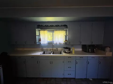 Kitchen - 175 County Rd Pdj, Ishpeming, MI 49849 photo 2 of 3