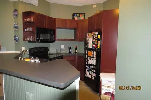 Kitchen - 5155 Ruby Rdg, Holland, MI 49424 photo 4 of 4