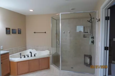 Bath - 5155 Ruby Rdg, Holland, MI 49424 photo 5 of 7