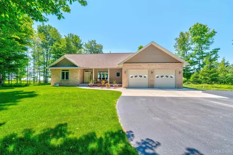 6039 W Dillexie, Manistique, MI 49854