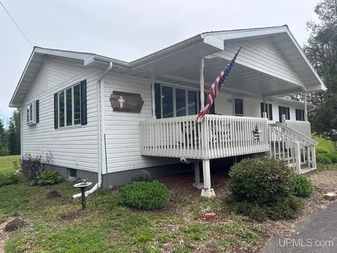43 Us 2, Hermansville, MI 49847