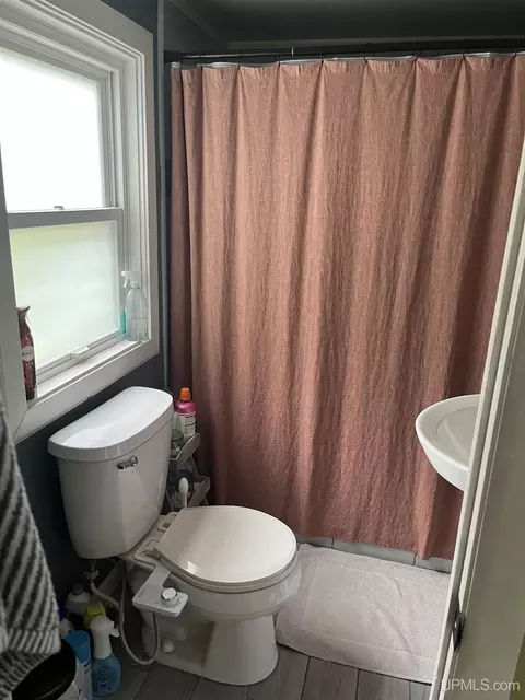 Bath - 712 Wabash, Ishpeming, MI 49849 photo 1 of 2