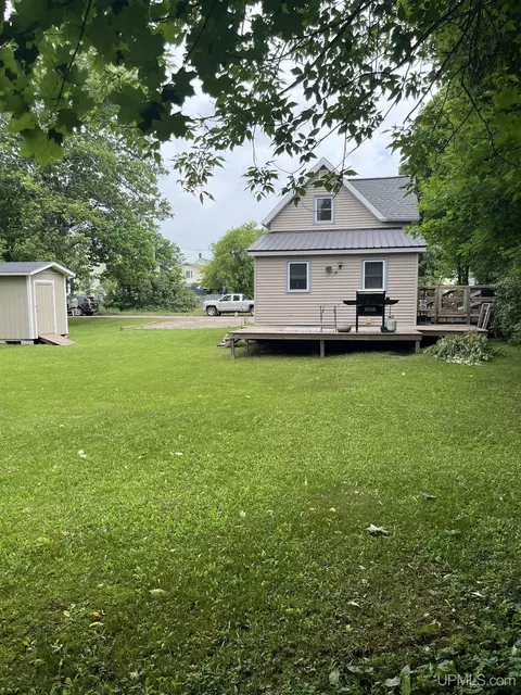 Exterior - 712 Wabash, Ishpeming, MI 49849 photo 6 of 13